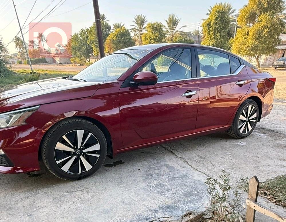 نيسان ألتيما